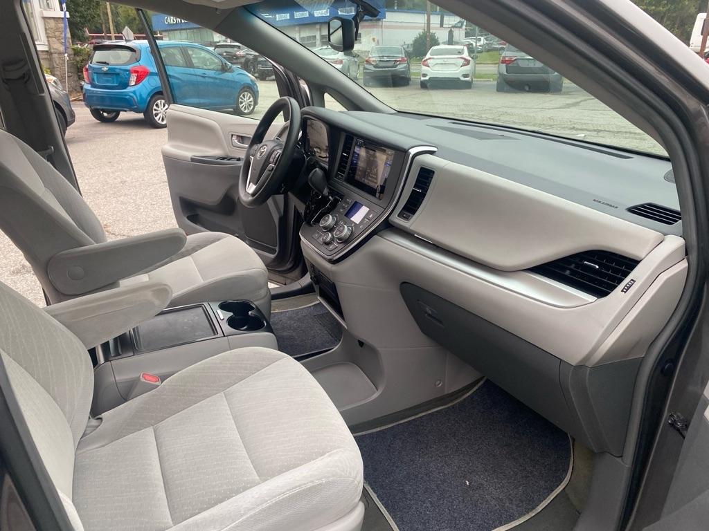 Toyota Sienna  2017