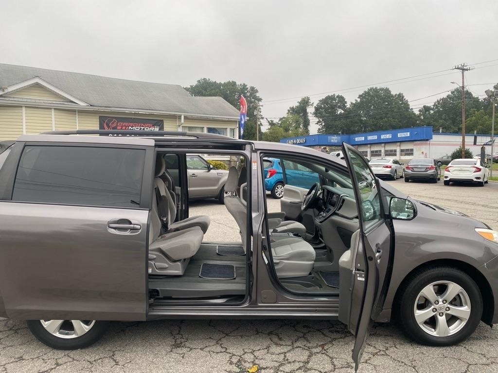 Toyota Sienna  2017
