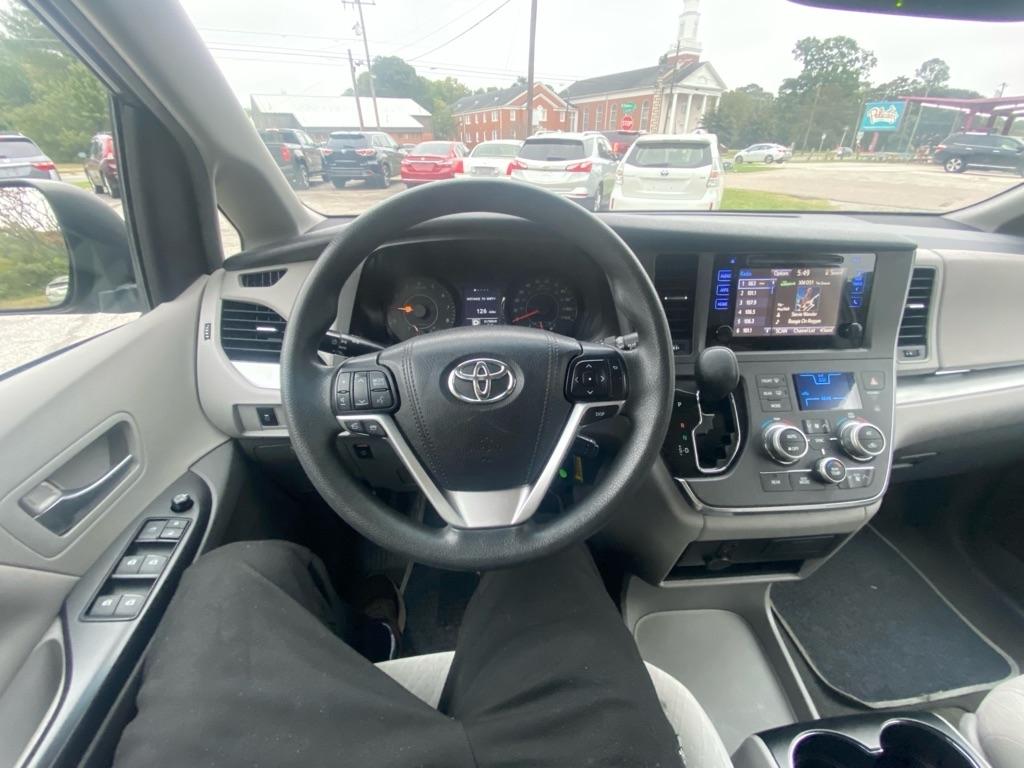 Toyota Sienna  2017