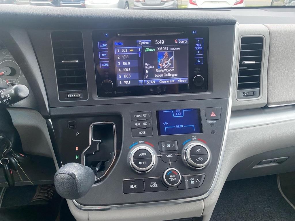 Toyota Sienna  2017