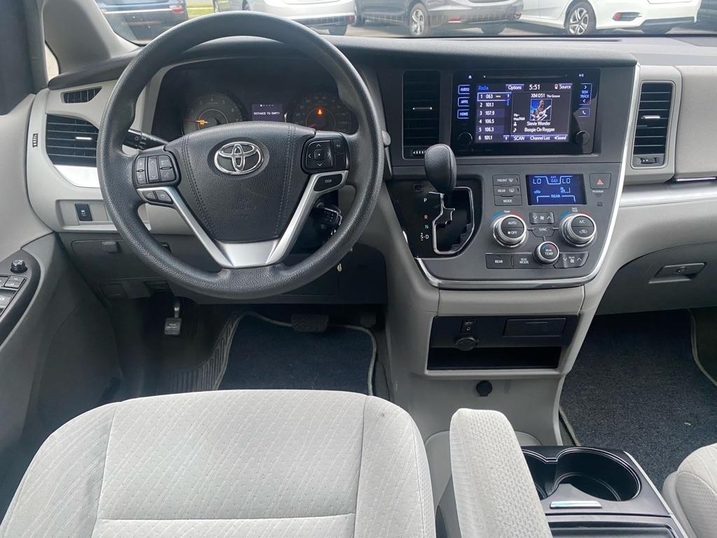 Toyota Sienna  2017