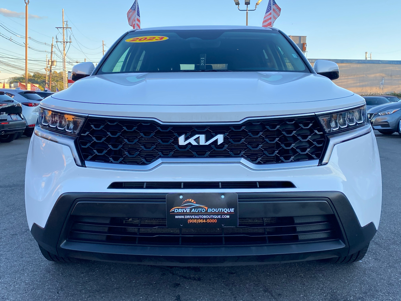 2023 Kia Sorento LX photo 2