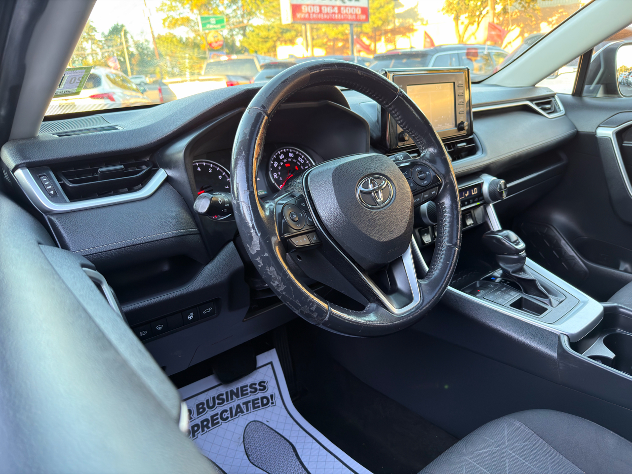 2019 Toyota RAV4 XLE Premium photo 2