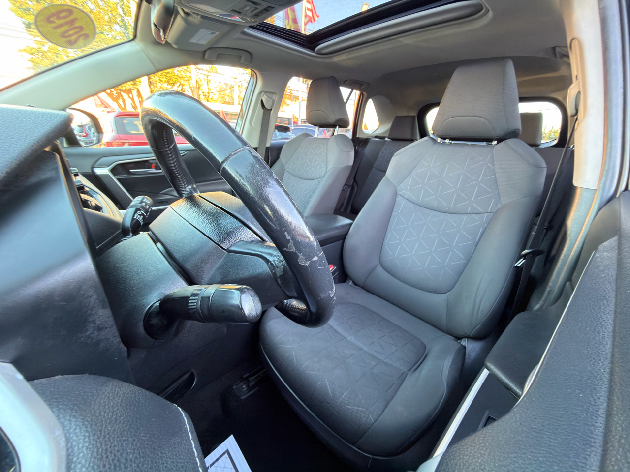 2019 Toyota RAV4 XLE Premium photo 3