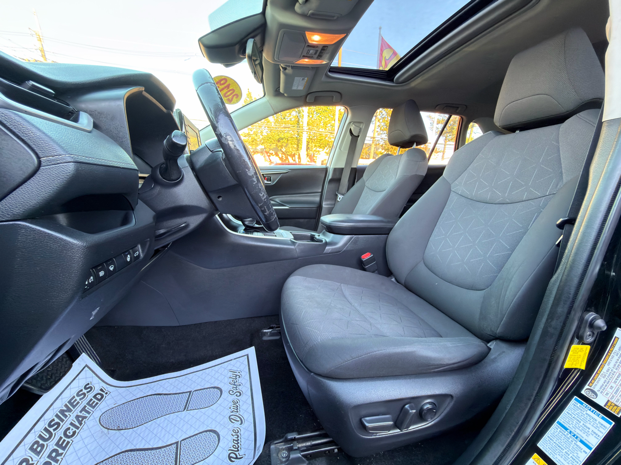 2019 Toyota RAV4 XLE Premium photo 4
