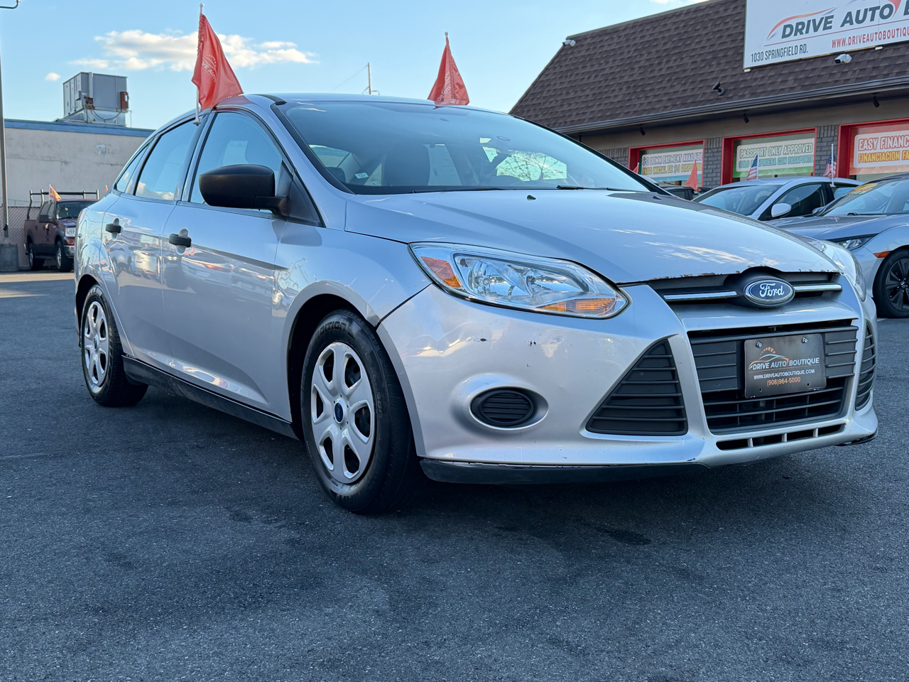 Ford Focus S Sedan 2014