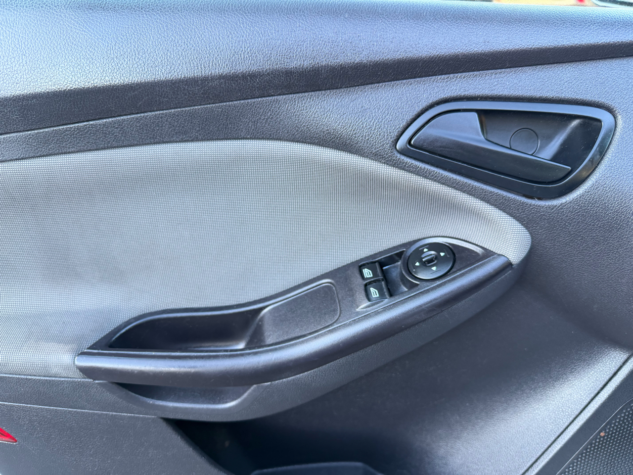 Ford Focus S Sedan 2014