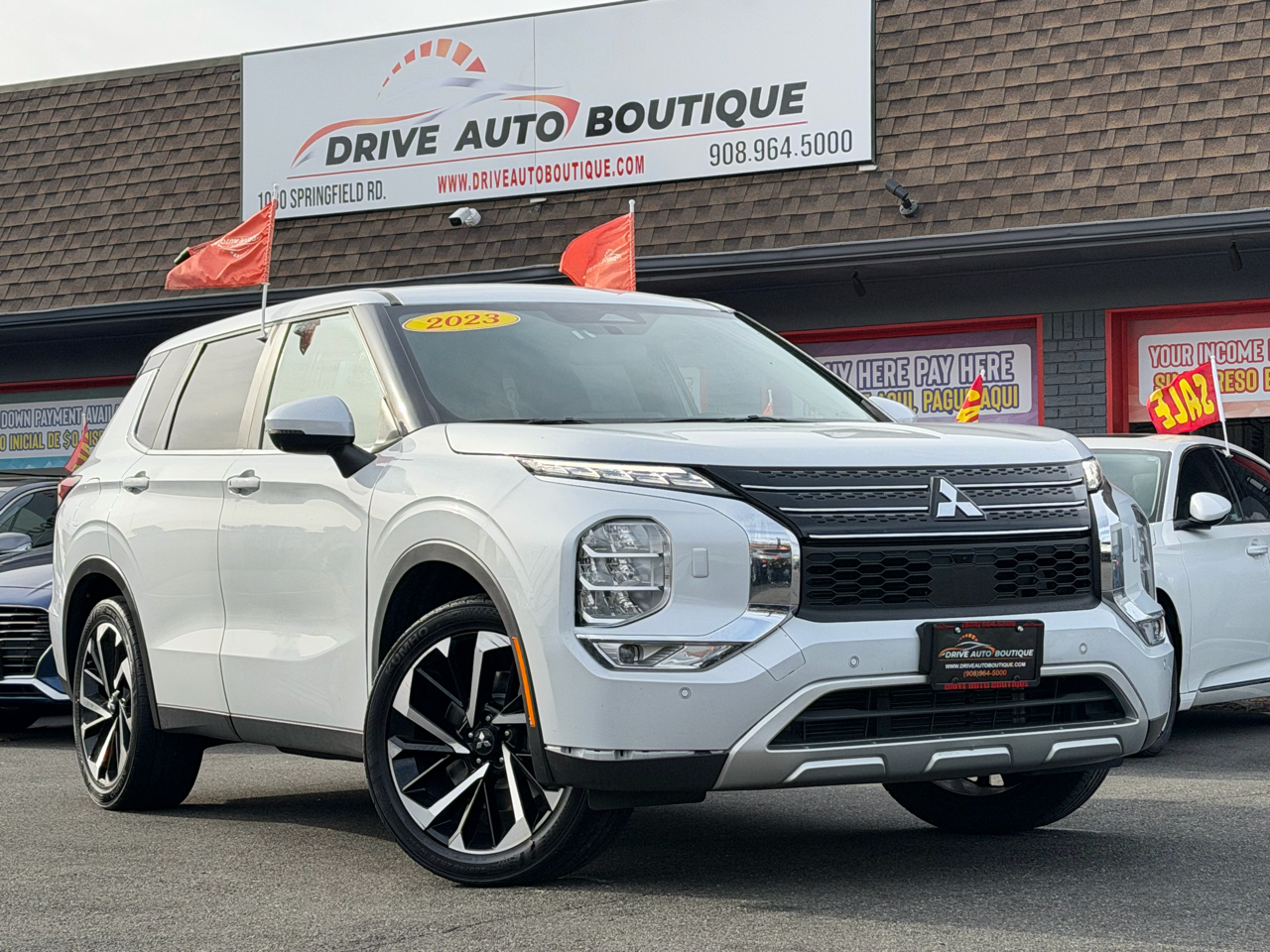 2023 Mitsubishi Outlander SE's photo