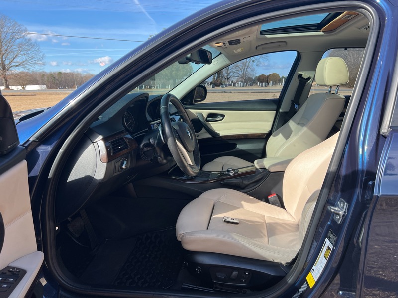 BMW 3-Series 335i xDrive 2011