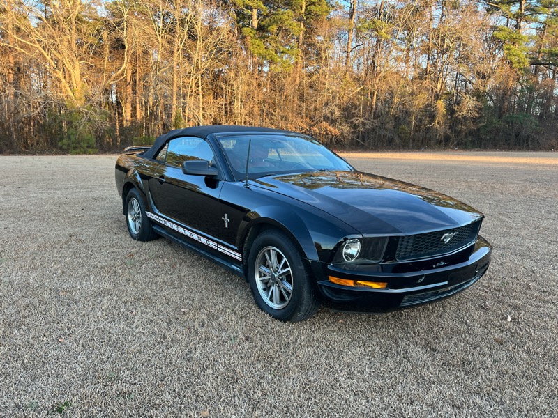 Ford Mustang V6 Deluxe Convertible 2005
