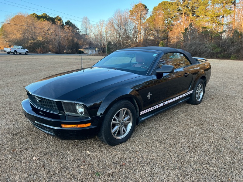 Ford Mustang V6 Deluxe Convertible 2005