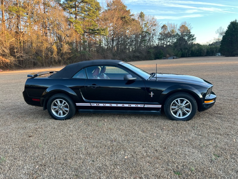 Ford Mustang V6 Deluxe Convertible 2005