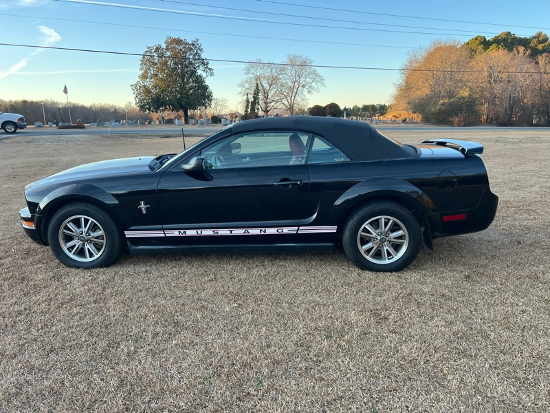 Ford Mustang V6 Deluxe Convertible 2005