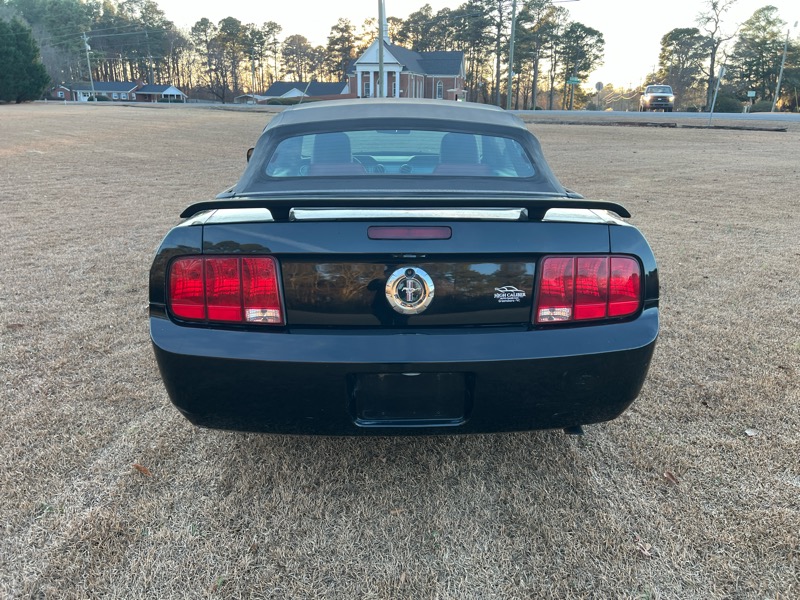 Ford Mustang V6 Deluxe Convertible 2005