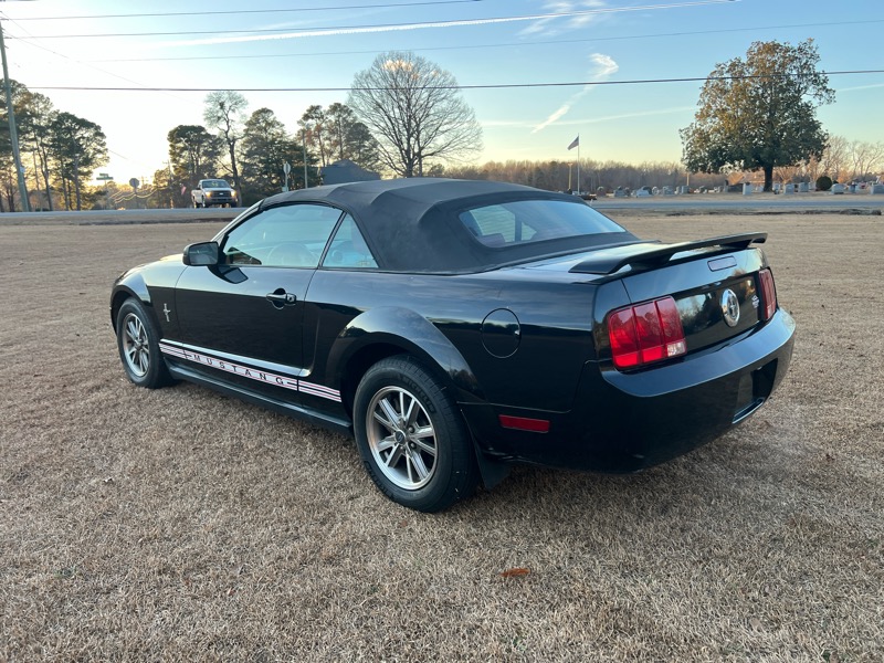 Ford Mustang V6 Deluxe Convertible 2005