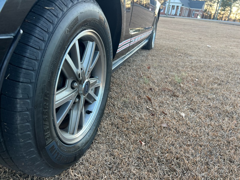 Ford Mustang V6 Deluxe Convertible 2005