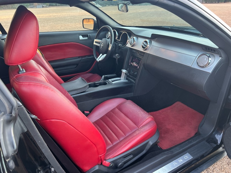 Ford Mustang V6 Deluxe Convertible 2005