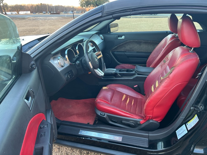 Ford Mustang V6 Deluxe Convertible 2005