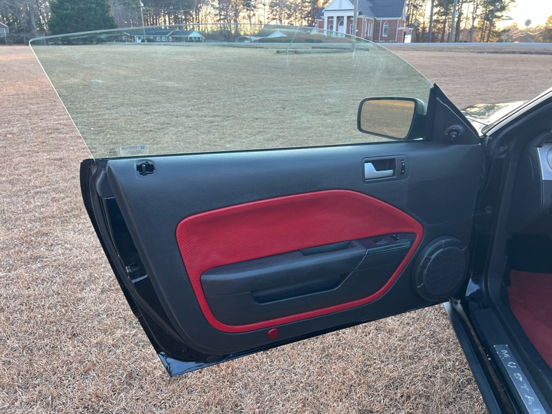 Ford Mustang V6 Deluxe Convertible 2005