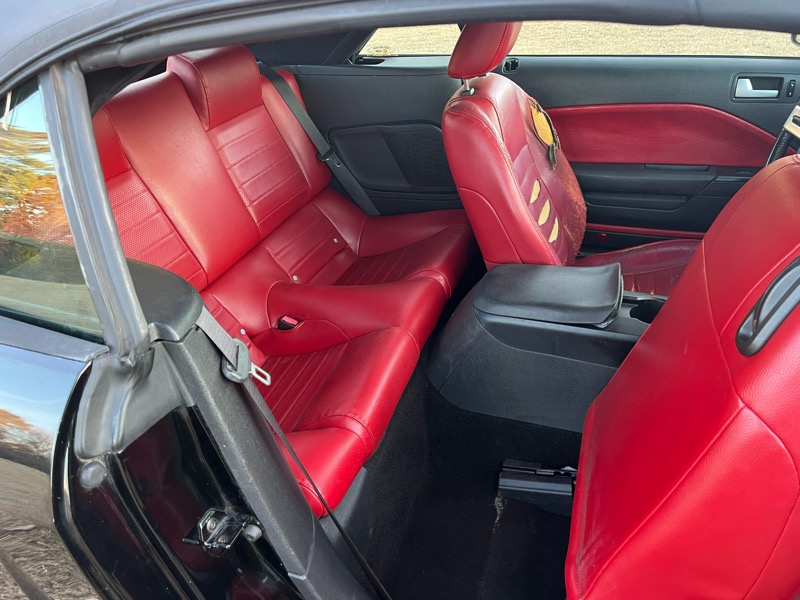 Ford Mustang V6 Deluxe Convertible 2005