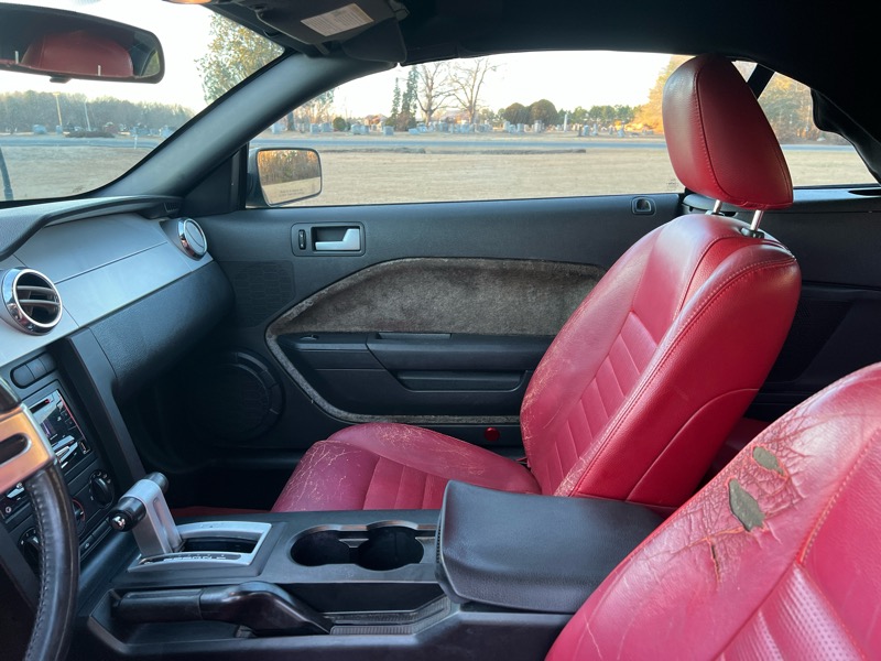 Ford Mustang V6 Deluxe Convertible 2005