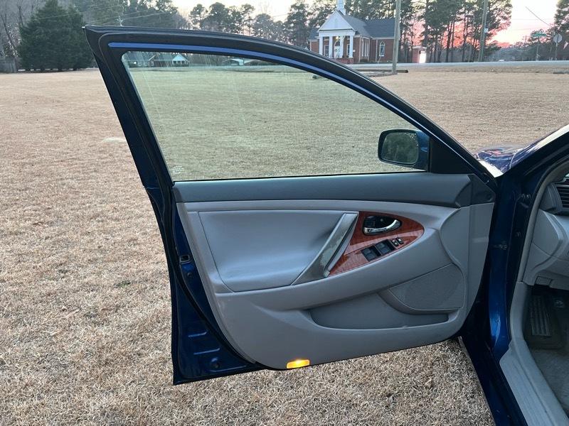 Toyota Camry XLE 5-Spd AT 2009