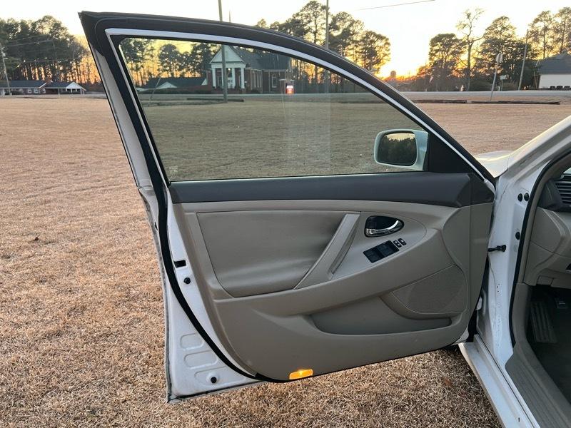 Toyota Camry Hybrid Sedan 2008