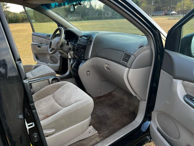 Toyota Sienna CE FWD 7 Passenger 2010