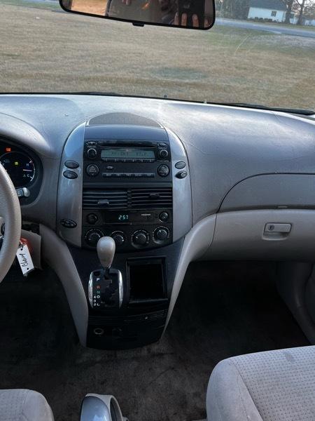 Toyota Sienna CE FWD 7 Passenger 2010