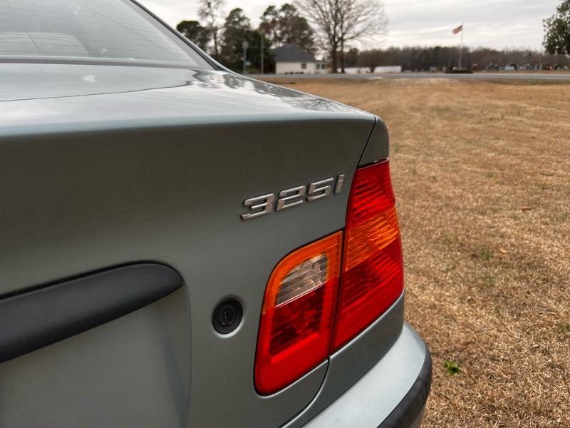 BMW 3-Series 325i Sedan 2002