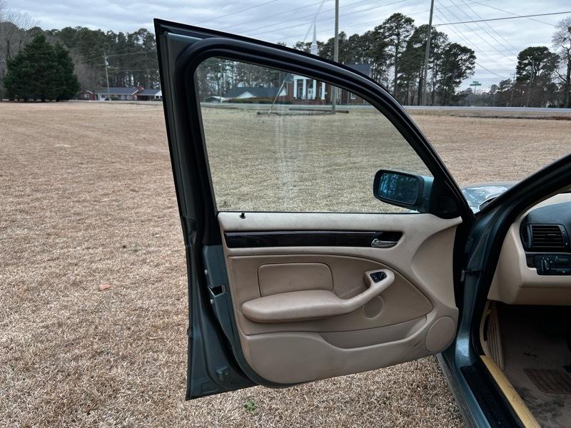 BMW 3-Series 325i Sedan 2002