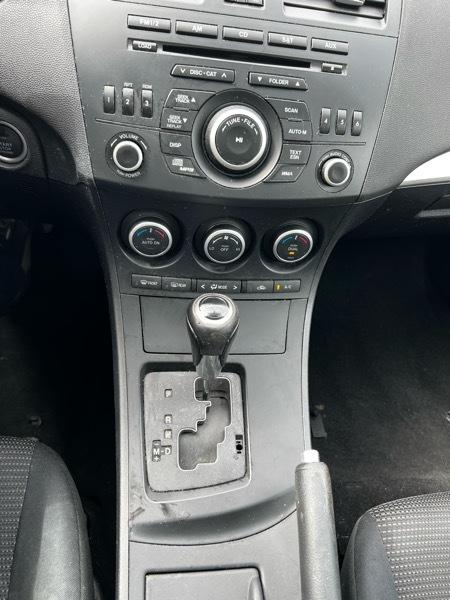 Mazda MAZDA3 i Touring AT 4-Door 2013