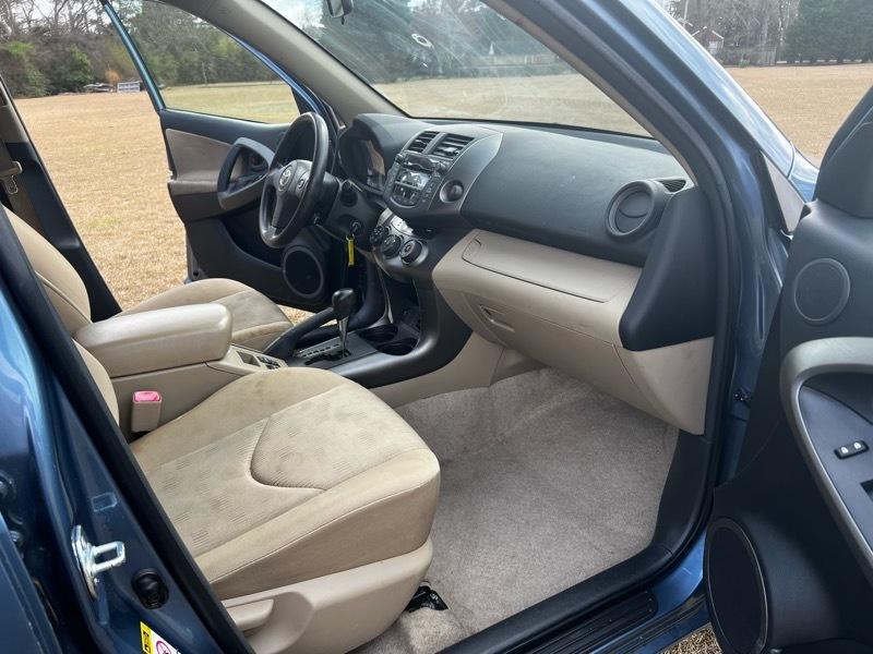 Toyota RAV4 Base I4 4WD 2010