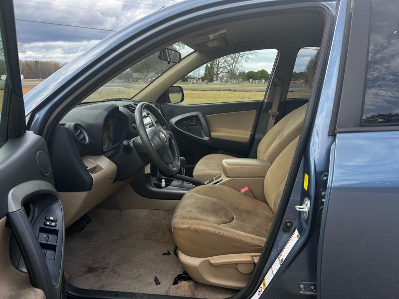 Toyota RAV4 Base I4 4WD 2010