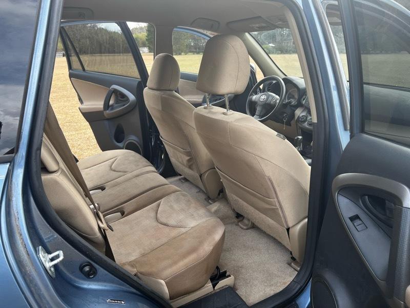 Toyota RAV4 Base I4 4WD 2010