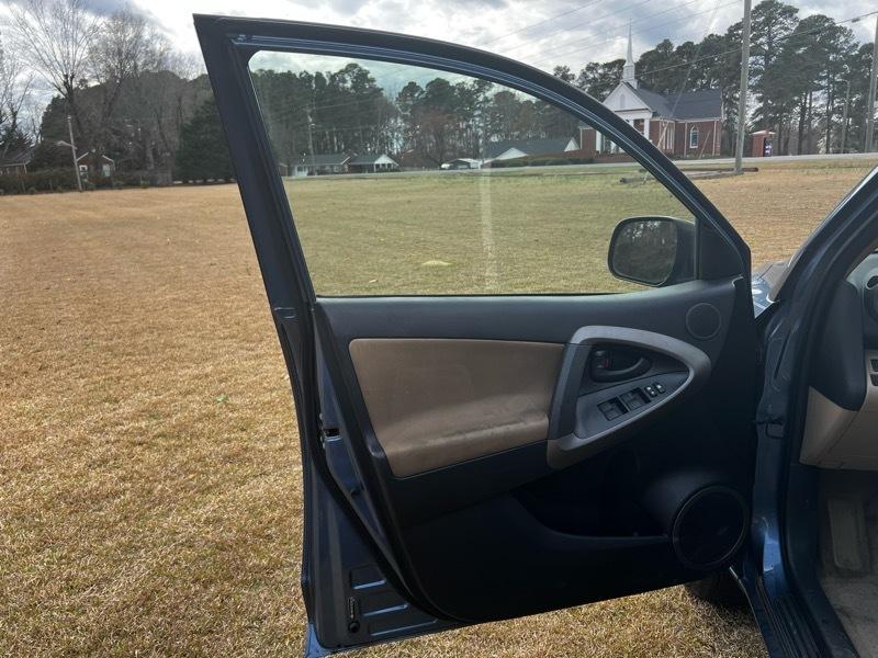 Toyota RAV4 Base I4 4WD 2010