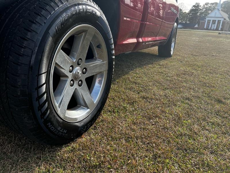 RAM 1500 Express 4x4 Quad Cab 6'4" Box 2012