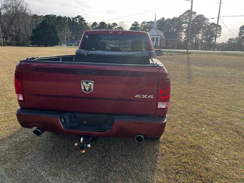 RAM 1500 Express 4x4 Quad Cab 6'4" Box 2012