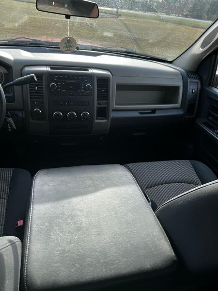 RAM 1500 Express 4x4 Quad Cab 6'4" Box 2012