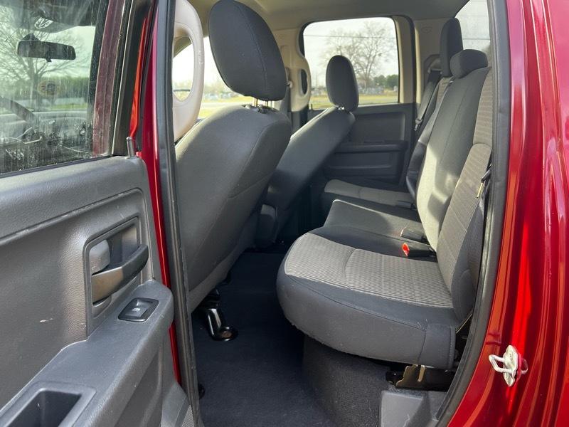 RAM 1500 Express 4x4 Quad Cab 6'4" Box 2012