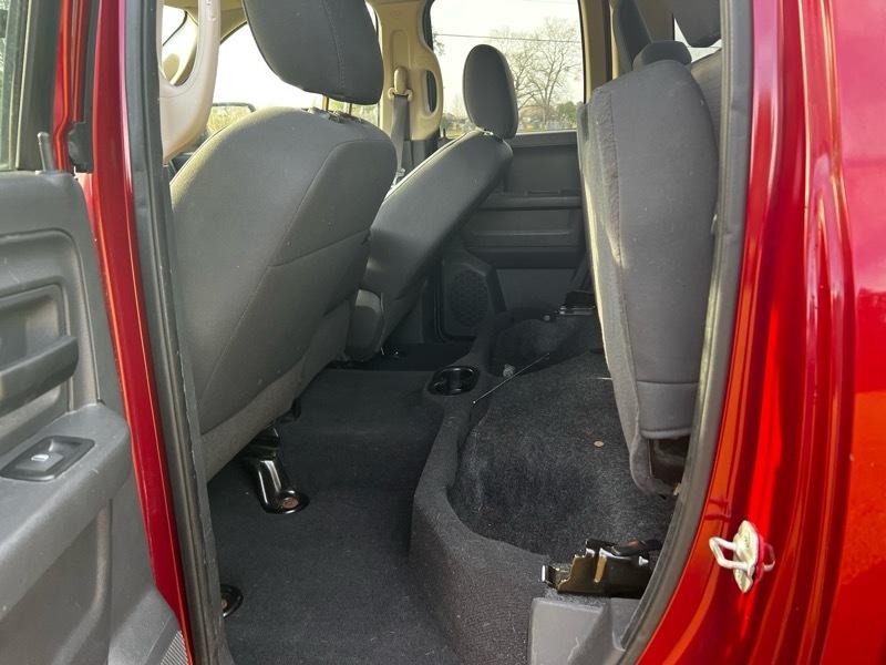 RAM 1500 Express 4x4 Quad Cab 6'4" Box 2012