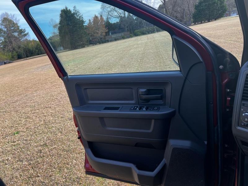 RAM 1500 Express 4x4 Quad Cab 6'4" Box 2012