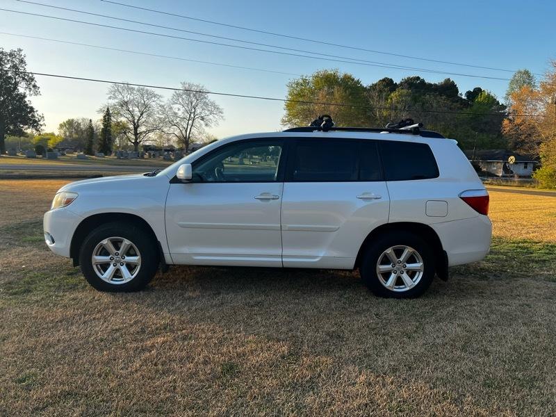 Toyota Highlander Base 4WD 2010