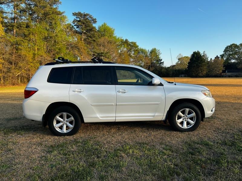 Toyota Highlander Base 4WD 2010