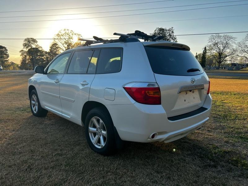 Toyota Highlander Base 4WD 2010