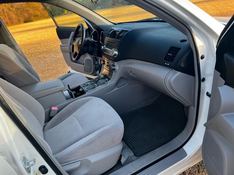 Toyota Highlander Base 4WD 2010