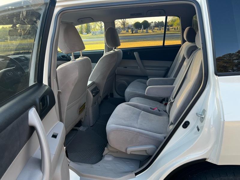 Toyota Highlander Base 4WD 2010