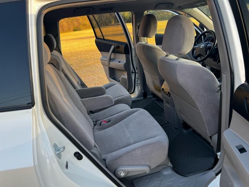 Toyota Highlander Base 4WD 2010