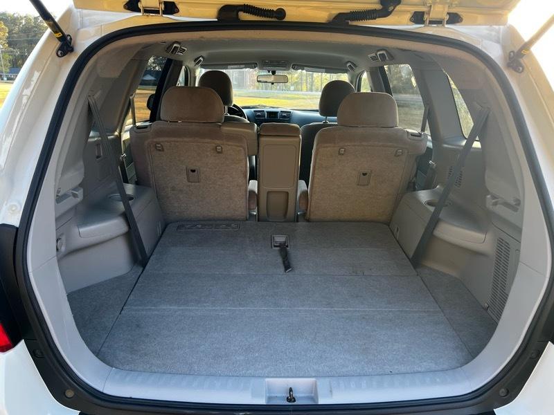 Toyota Highlander Base 4WD 2010