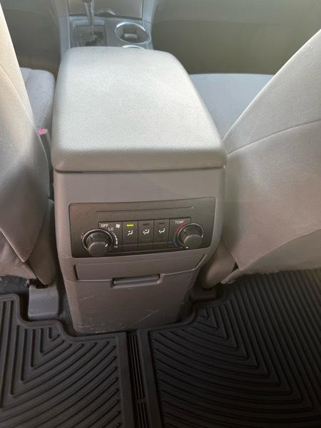 Toyota Highlander Base 4WD 2010